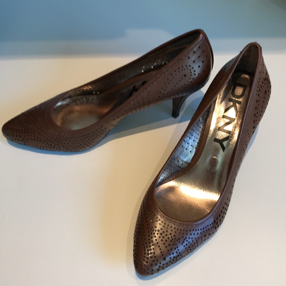 DKNYC brown pierced Pumps size 6 EUC